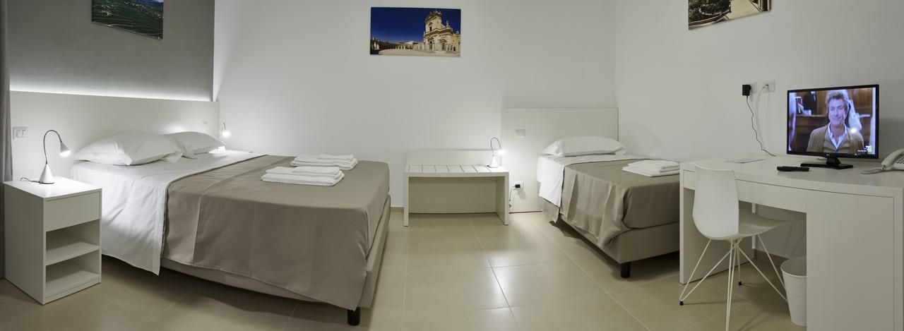 Southeast Hotel Chiaramonte Gulfi Bagian luar foto